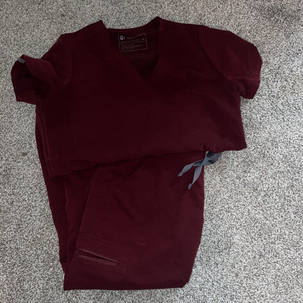 Maroon Figs scrub set